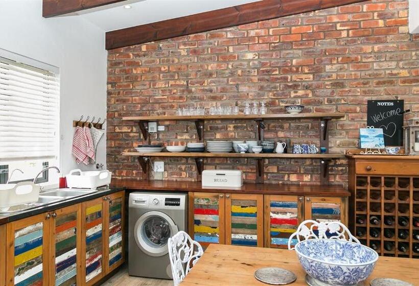 פנסיון Narnia Guest House