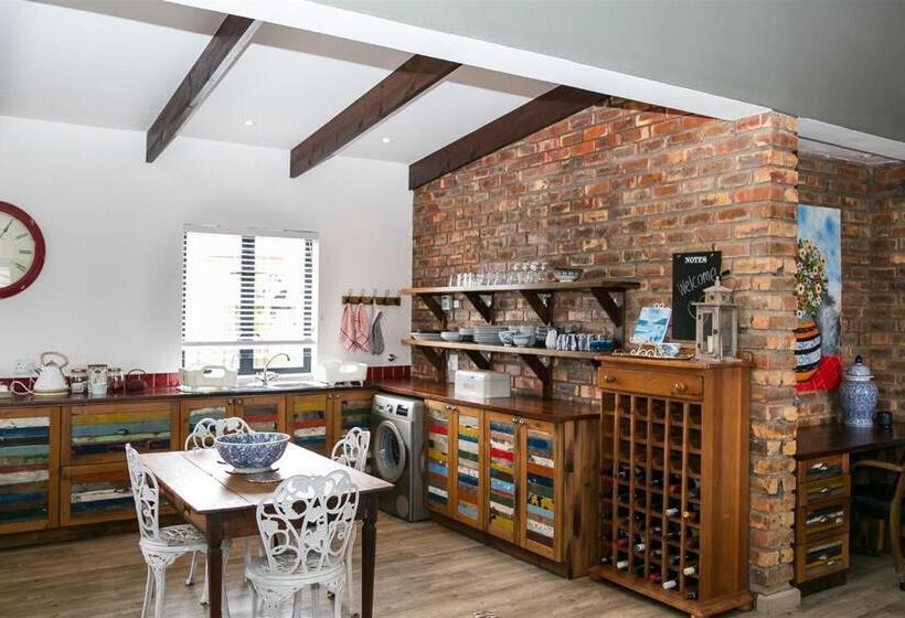 פנסיון Narnia Guest House