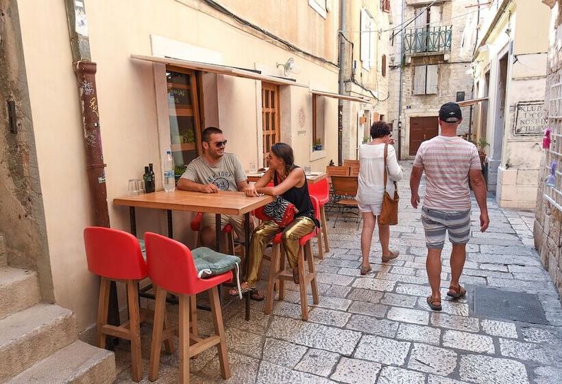 پانسیون Pylon Rooms