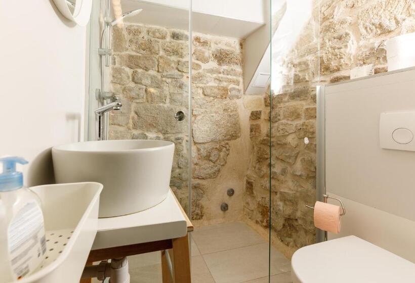 پانسیون Pylon Rooms