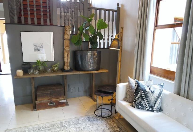 بنسيون The Nobleman Boutique