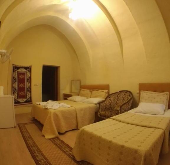 فندق Falcon Cave Suites