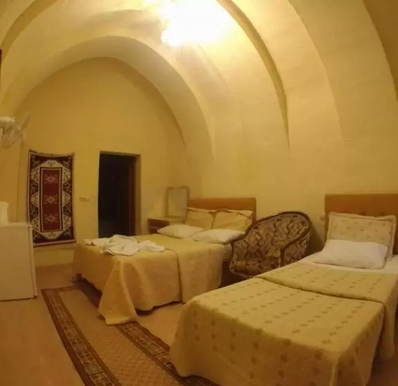 Hotelli Falcon Cave Suites
