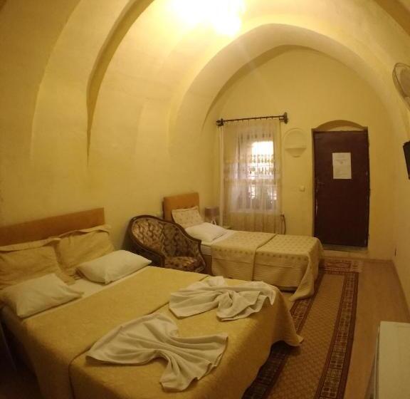 فندق Falcon Cave Suites