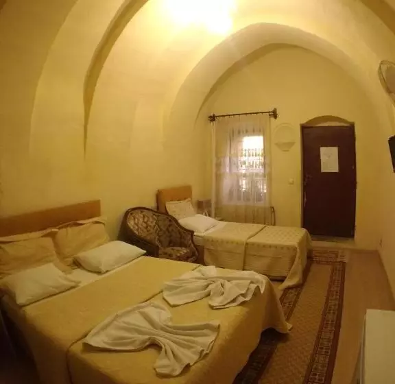 Hotelli Falcon Cave Suites