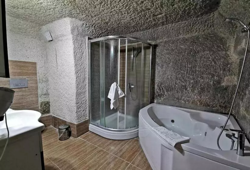 Hotelli Falcon Cave Suites