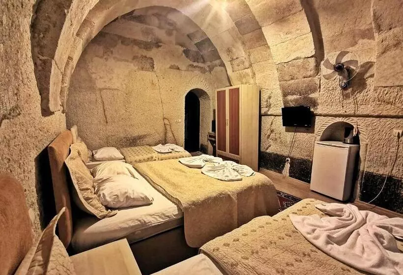 Hotelli Falcon Cave Suites