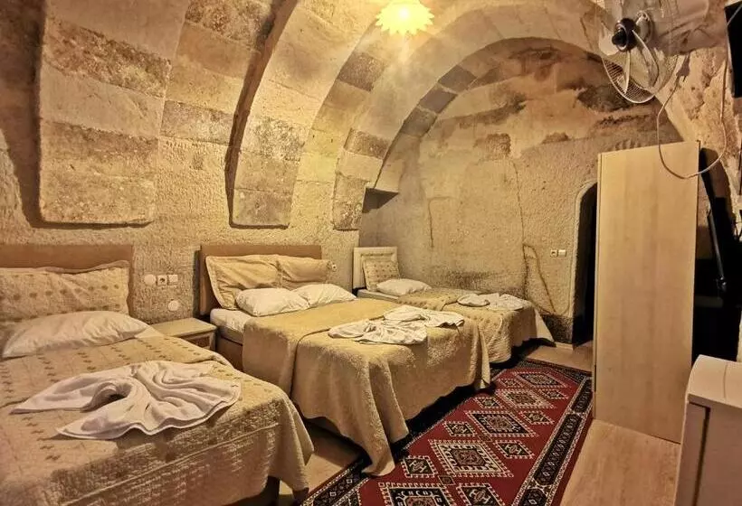 Hotelli Falcon Cave Suites
