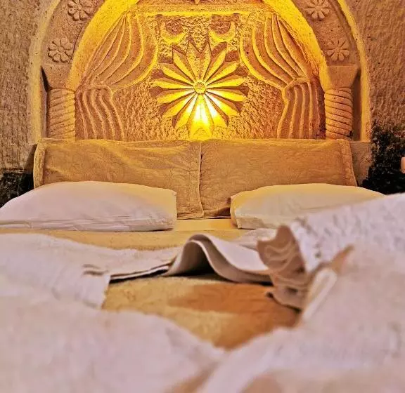 Hotelli Falcon Cave Suites