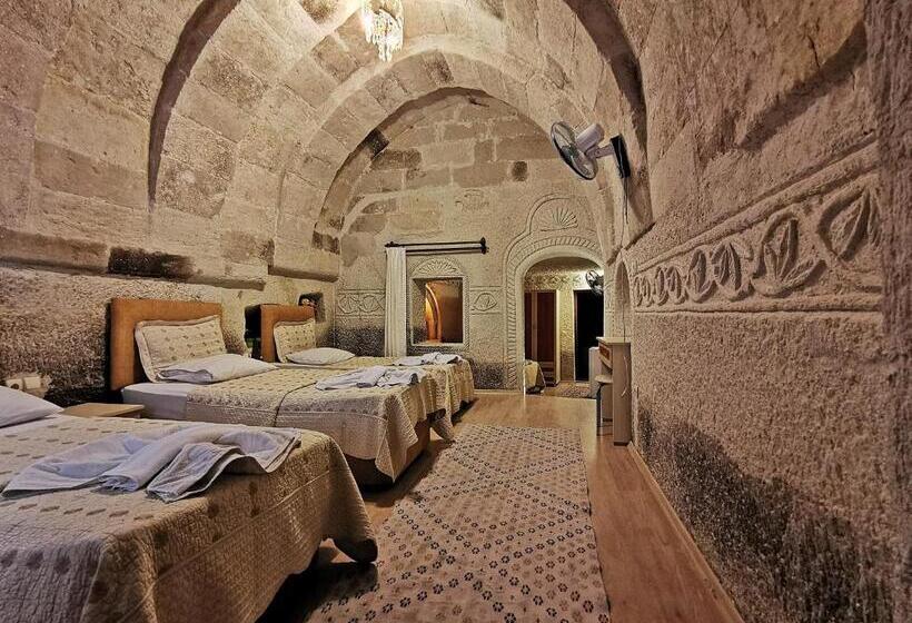 فندق Falcon Cave Suites