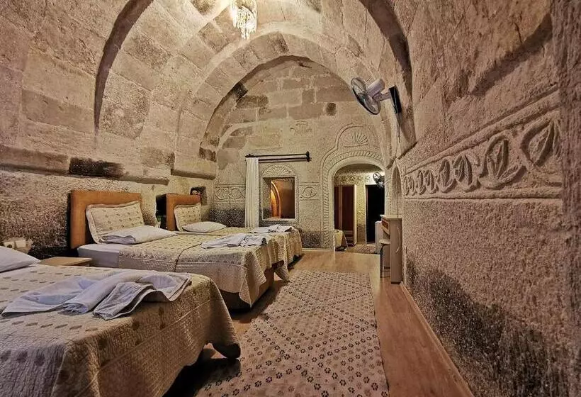 Hotelli Falcon Cave Suites