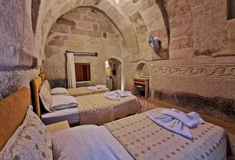 Hotelli Falcon Cave Suites