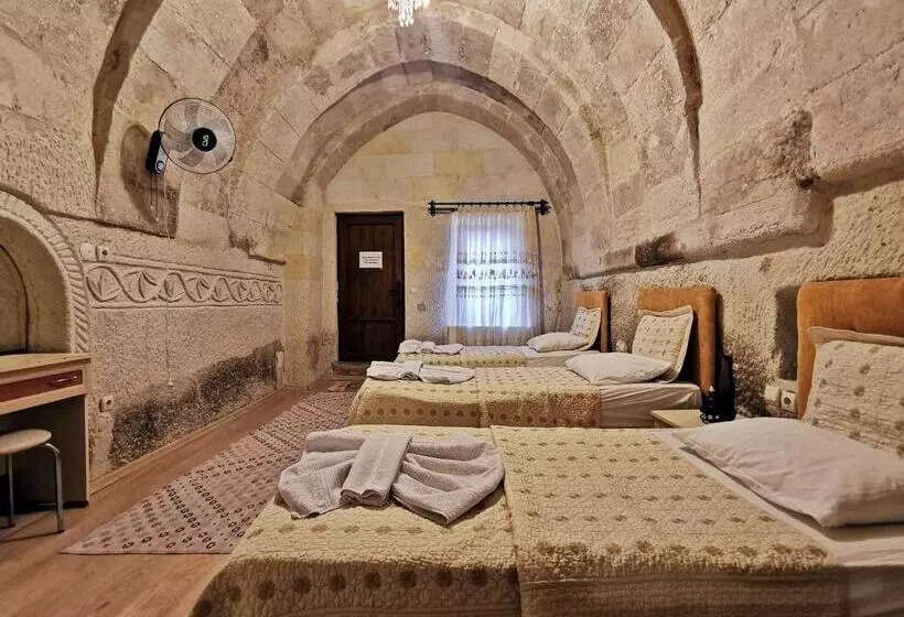 Hotelli Falcon Cave Suites