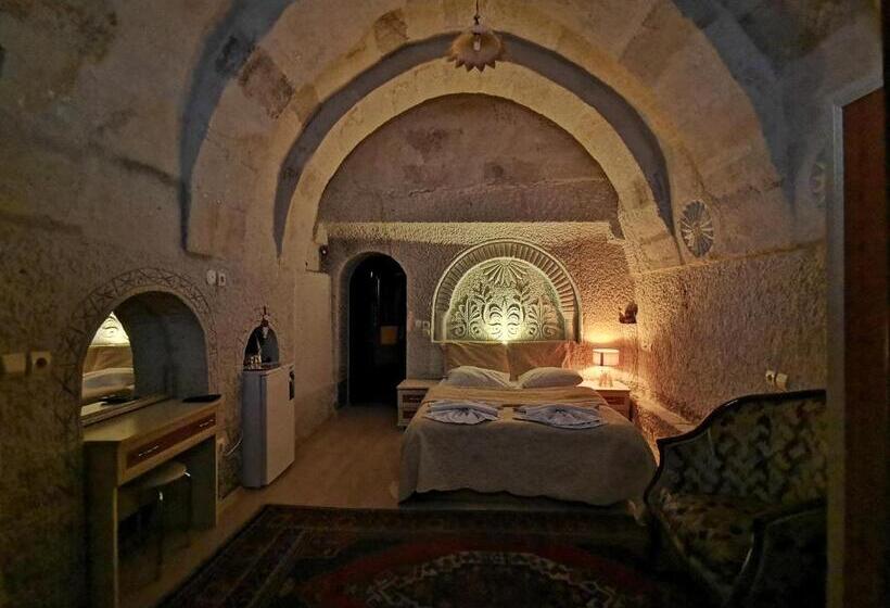 فندق Falcon Cave Suites