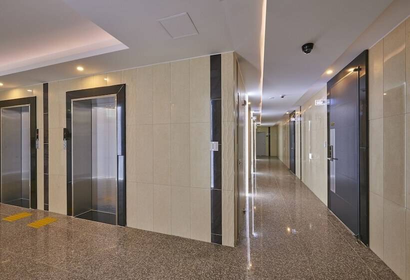 هتل Gwangju Madrid