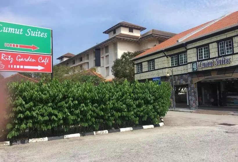 Otel Lumut Suites