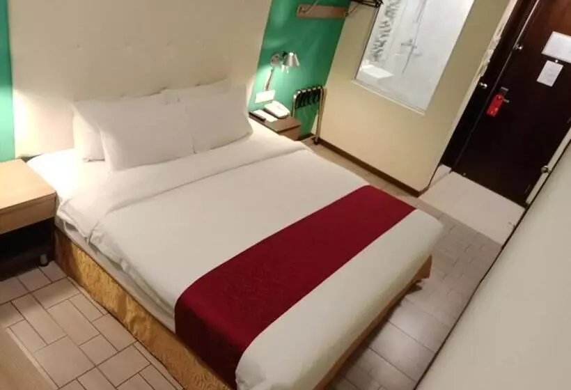 Otel Lumut Suites