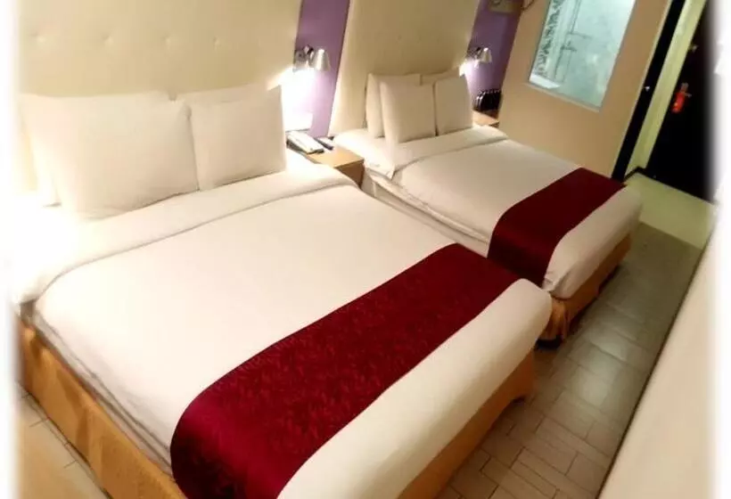 Otel Lumut Suites
