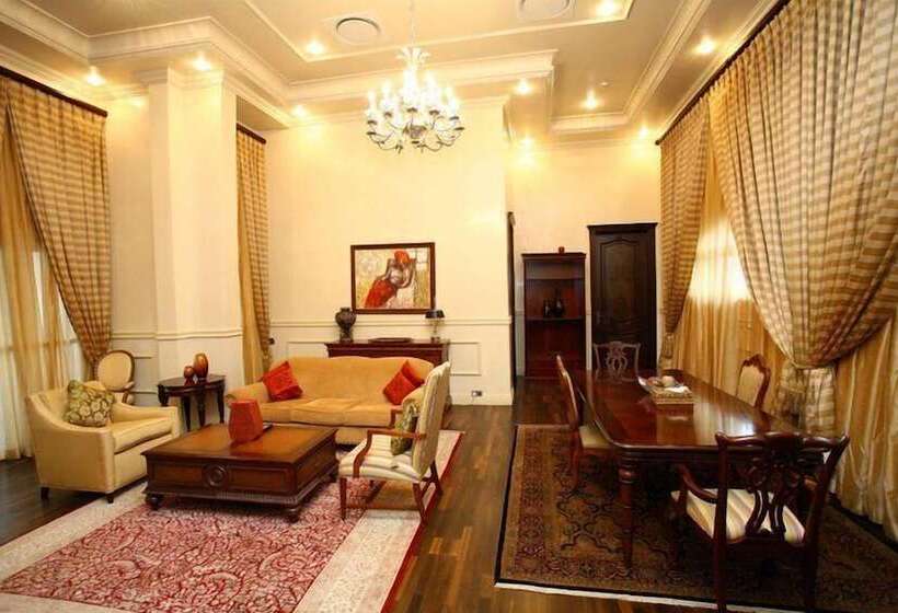 هتل Westfoster Harbour Boutique Residences