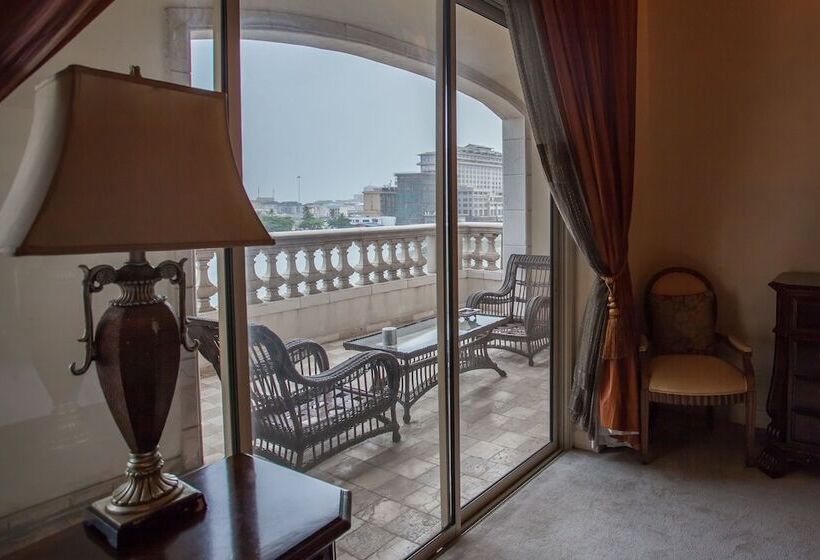 هتل Westfoster Harbour Boutique Residences