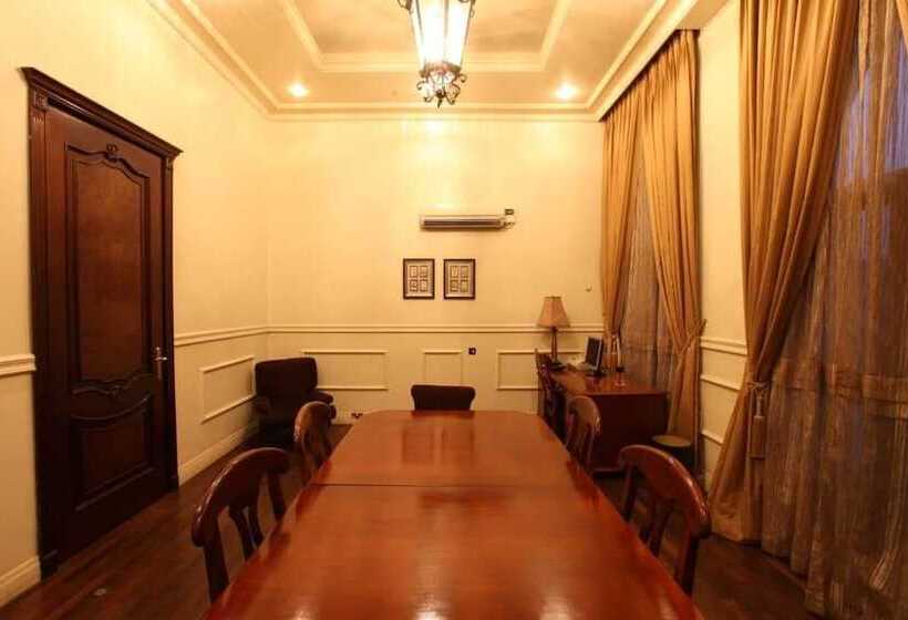 هتل Westfoster Harbour Boutique Residences