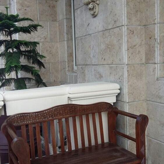 هتل Westfoster Harbour Boutique Residences