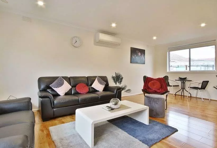 Ivy Units Glen Waverley