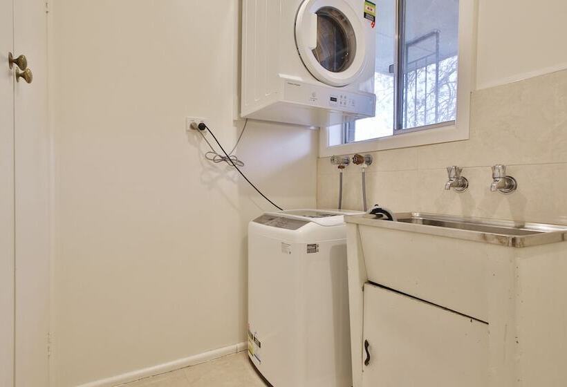 Ivy Units Glen Waverley