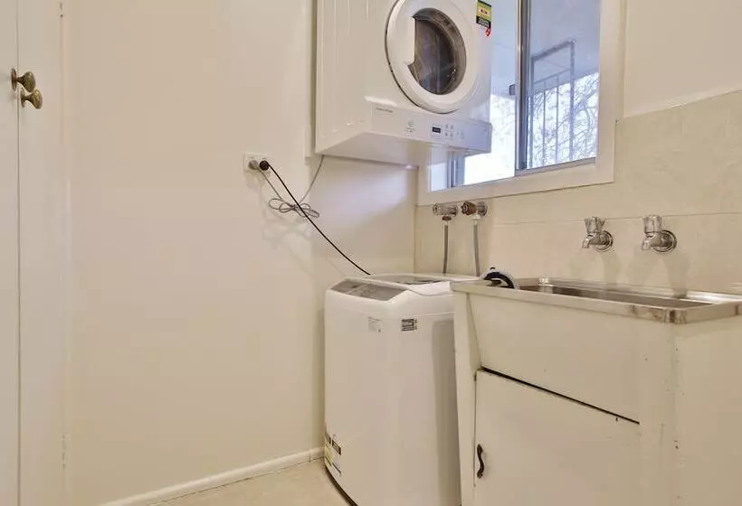 Ivy Units Glen Waverley