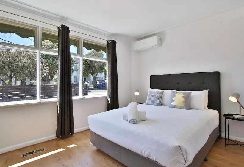 Ivy Units Glen Waverley