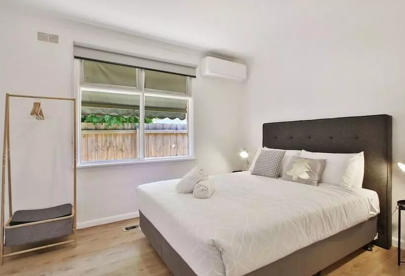 Ivy Units Glen Waverley