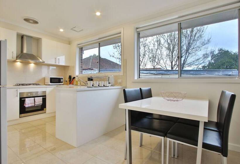 Ivy Units Glen Waverley