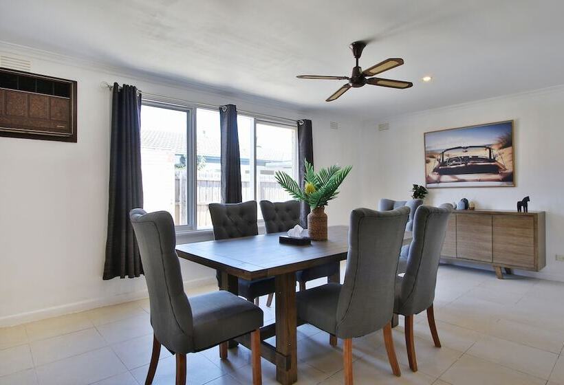 Ivy Units Glen Waverley