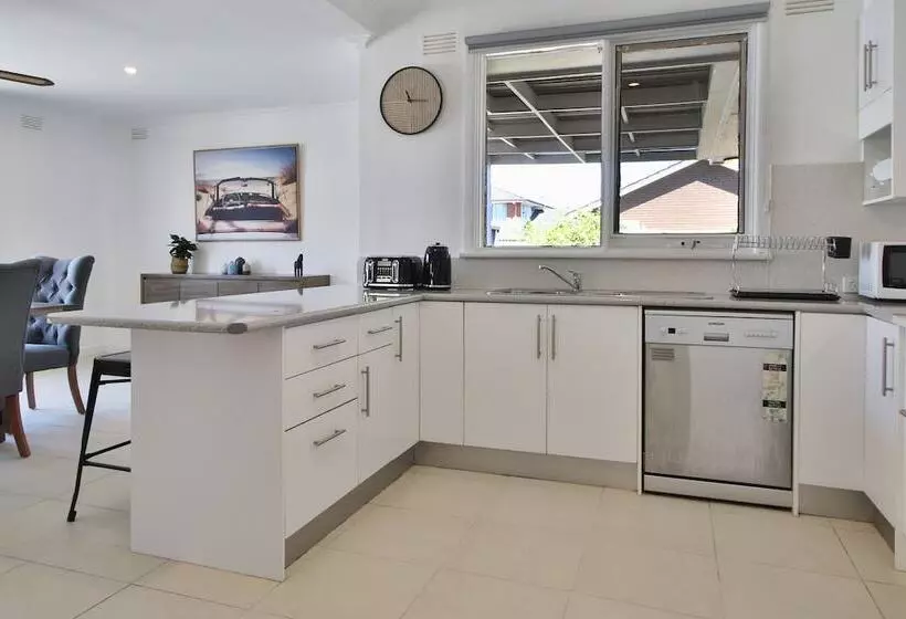 Ivy Units Glen Waverley
