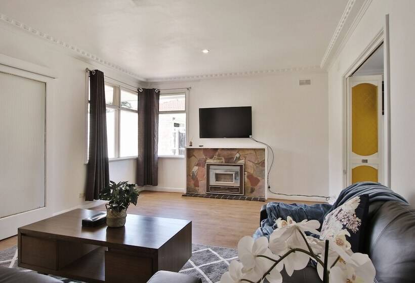 Ivy Units Glen Waverley