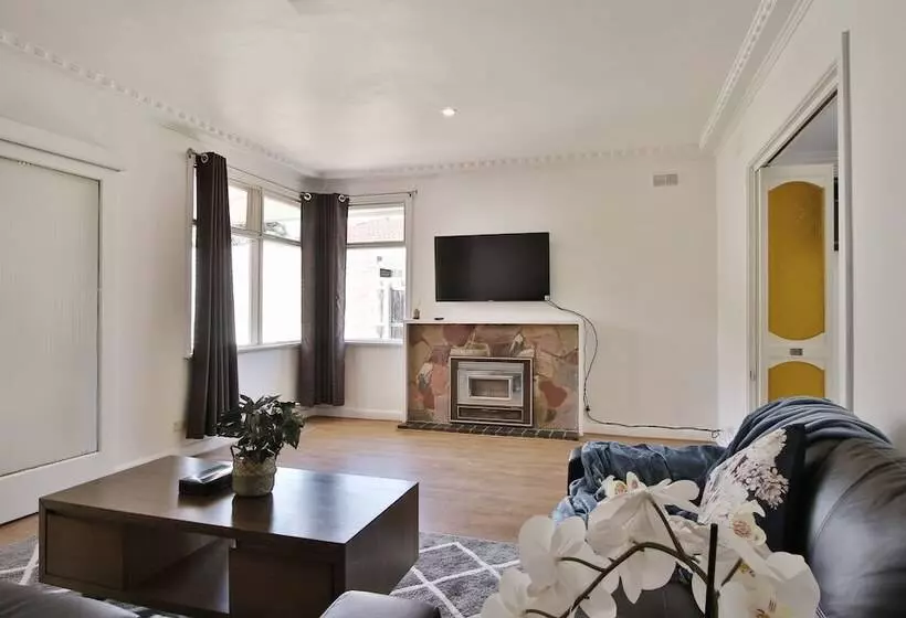 Ivy Units Glen Waverley