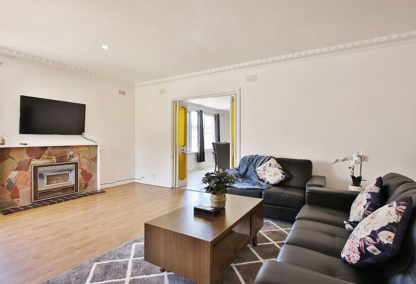 Ivy Units Glen Waverley