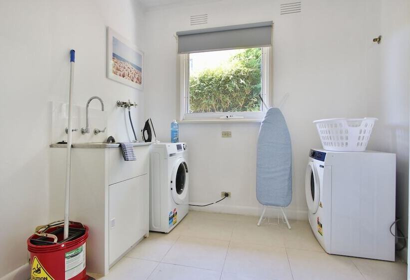 Ivy Units Glen Waverley