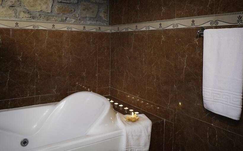 Klymeni Traditional Homes