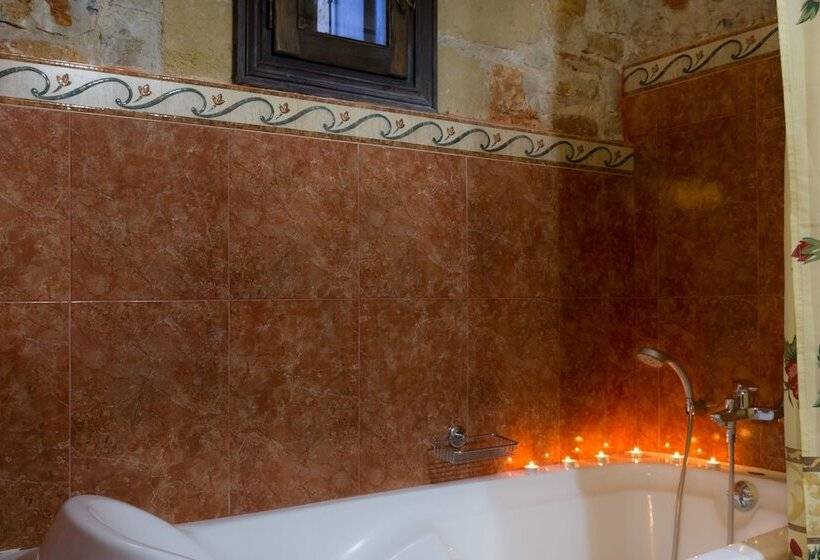 Klymeni Traditional Homes