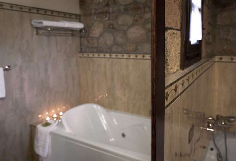 Klymeni Traditional Homes