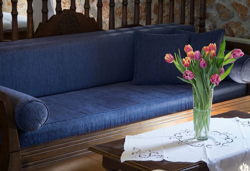 Klymeni Traditional Homes