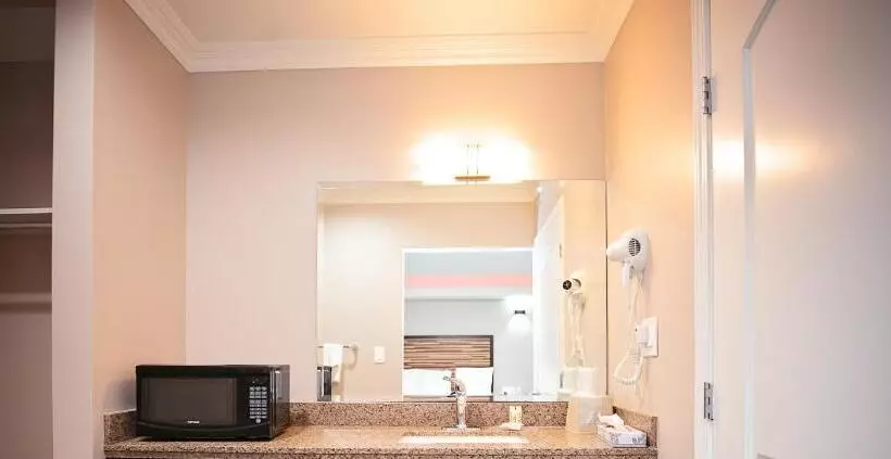 Motelli Diamond Bell Inn & Suites