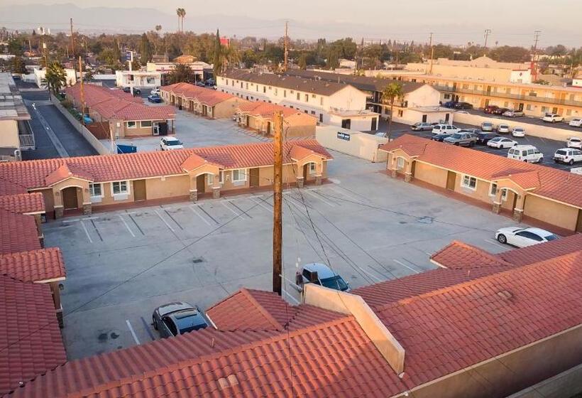 汽车旅馆 Diamond Bell Inn & Suites