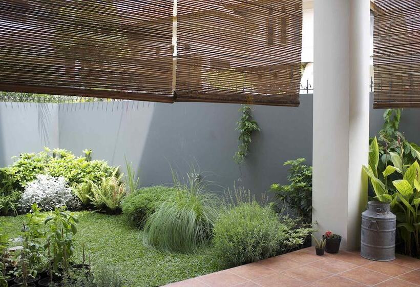 Pensione Cottonwood Bed & Breakfast House Bandung