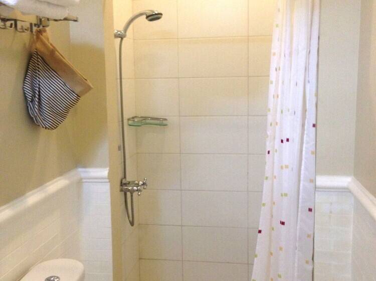 Pensione Cottonwood Bed & Breakfast House Bandung