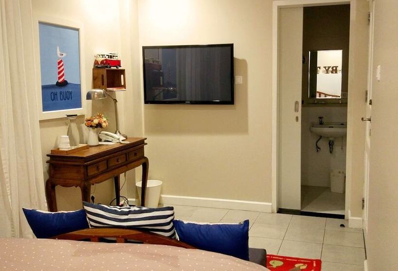 Pensione Cottonwood Bed & Breakfast House Bandung