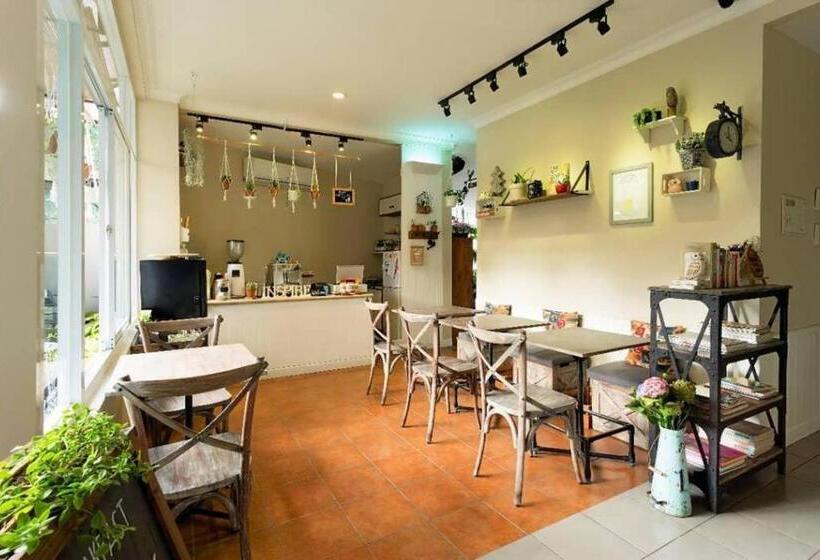 Pensione Cottonwood Bed & Breakfast House Bandung