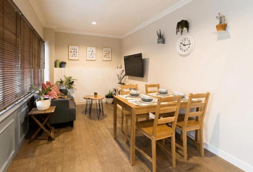 Pensione Cottonwood Bed & Breakfast House Bandung