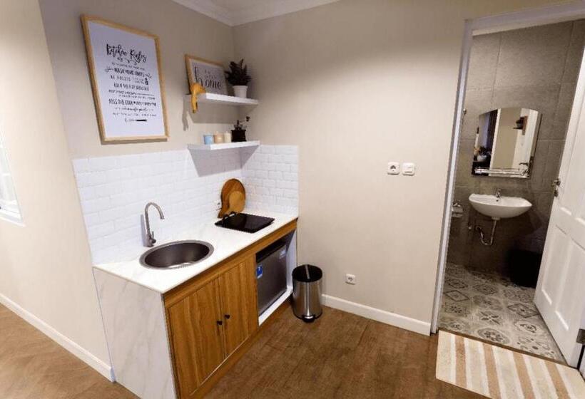 Pensione Cottonwood Bed & Breakfast House Bandung